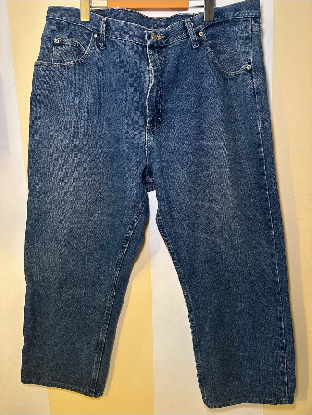 Wrangler Authentic Jeans Mens 40 x 30 Medium Wash Straight Leg Denim